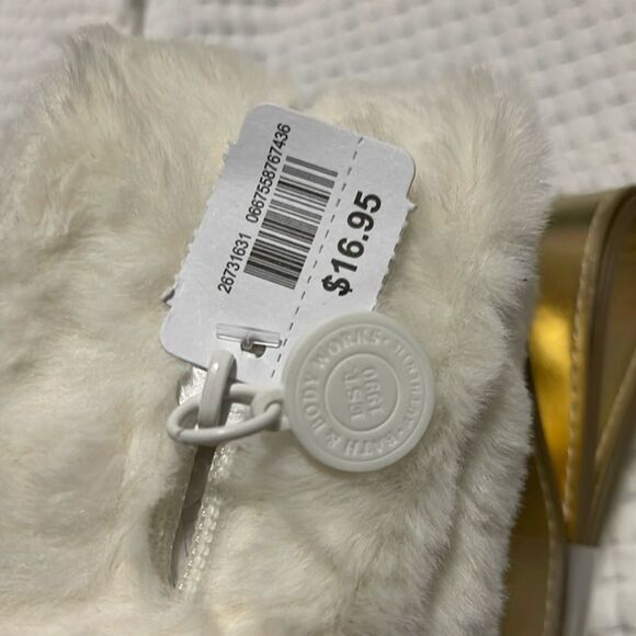 NWT - Bath & Body Works- Travel Toiletry Cosmetic Bag with Strap - Picture 3 of 8